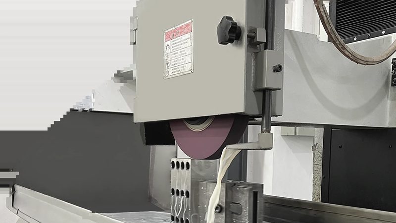 医疗精密模具选用的材料需满足以下要求：