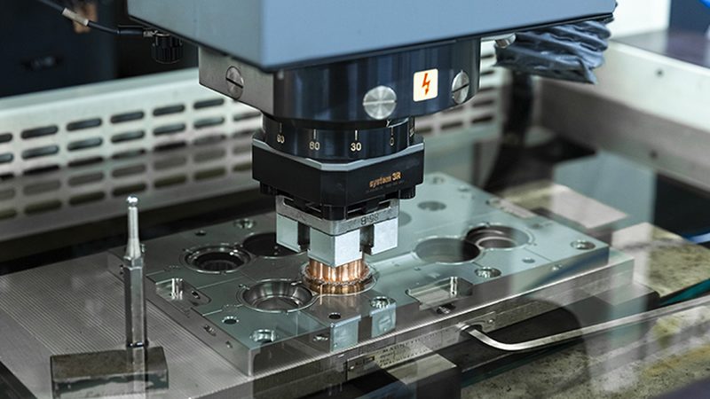 级进模定制：揭秘模具制造中的高效解决方案